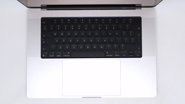 Apple Macbook Pro 16" M1 Max 10 núcleos 64GB 1TB - Bueno 2