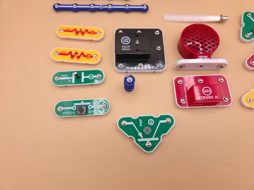 Lotto di oltre 40 pezzi Elenco Snap Circuits Ricambi, Ricambi - Foto 7 di 19