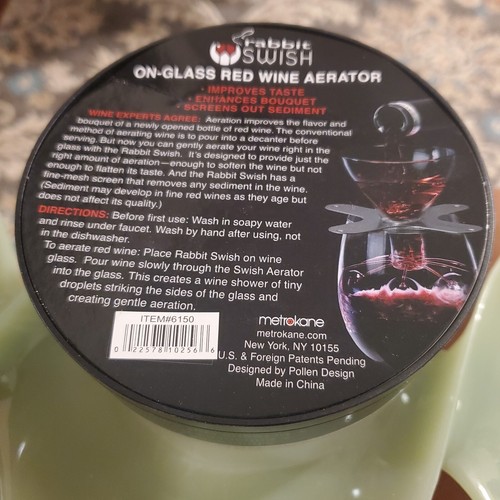 New METROKANE RABBIT SWISH ON GLASS/BOTTLE RED WINE AERATOR  MAN CAVE BRA BAR - Picture 3 of 4