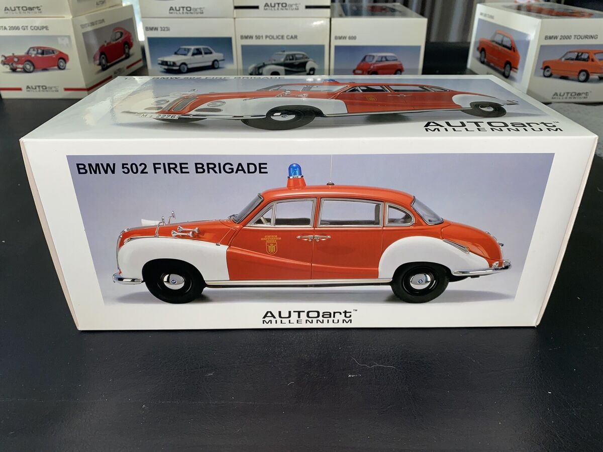 1 18 Autoart BMW 502 Fire brigade, Feuerwehr München 70595 1 18 Autoart BMW 502 Fire brigade, Feuerwehr München 70595