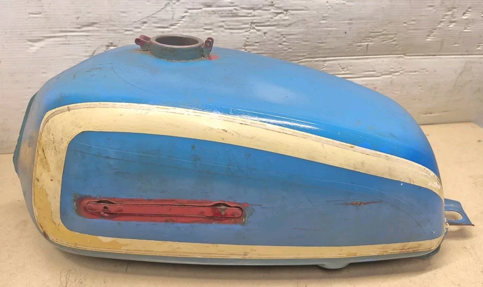 Tanque de gasolina Suzuki GT250 K Foto 4 de 4