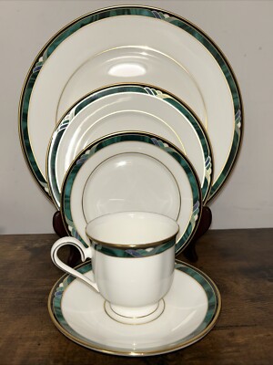 Lenox  Kelly DEBUT dinnerware  5-Piece Place Setting Unused NIB