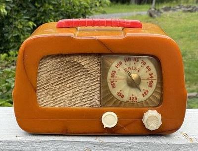 RARE Vintage 1940s Fada 711 'Dip-Top' Catalin Bakelite Radio Butterscotch & Red