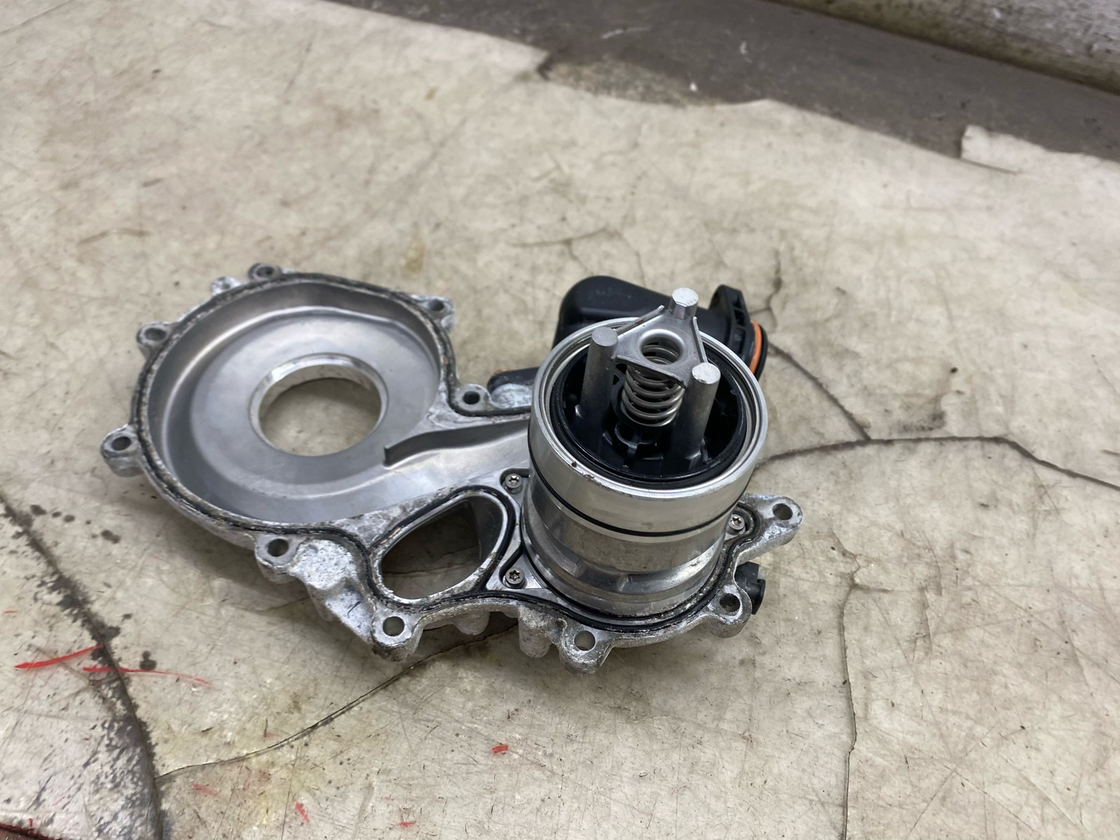 2020-2025 ASTON MARTIN DBX OEM 4.0L THERMOSTAT HEATER HOUSING 1772000815