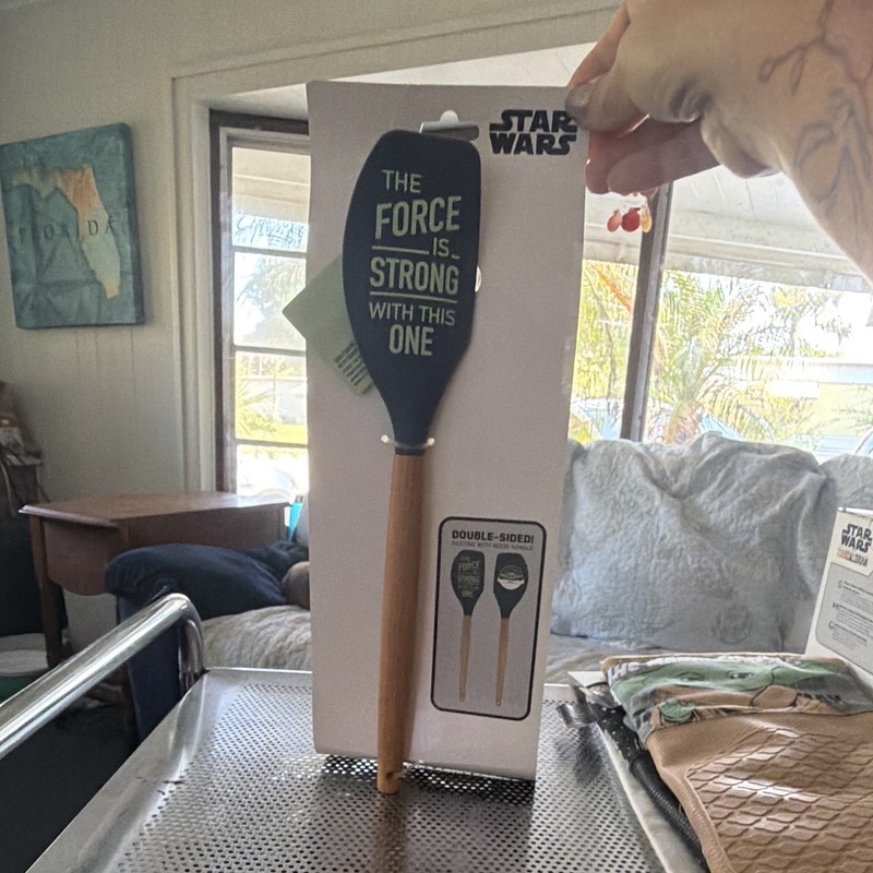 Star Wars Double-Sided Silicone Spatula Wood Handle "The Force Is Strong"