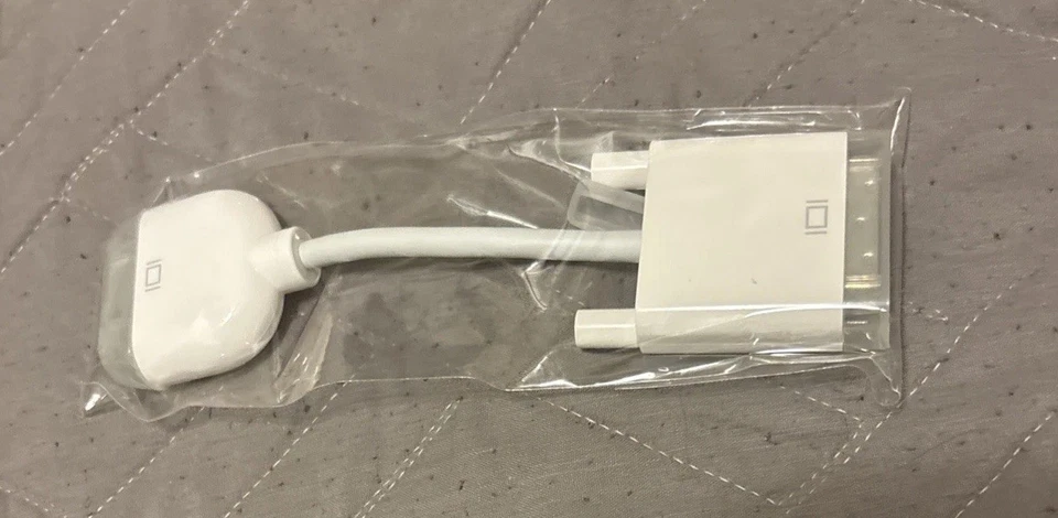 Genuine OEM Apple DVI to VGA Monitor Adapter Brand New In Package - Image 2 of 4