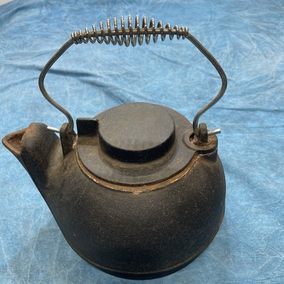 #ad Vtg Cast Iron Tea Kettle Swivel Top Coiled Handle Black 1900 1950 Era Distressed $44.95