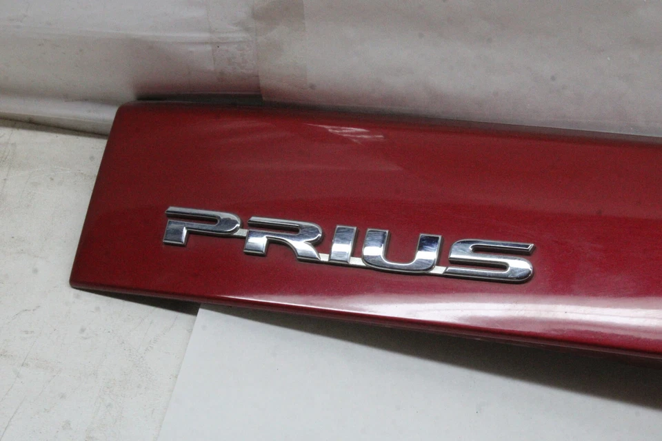 Toyota Prius 2012 puerta levadiza trasera cubierta panel de moldura con emblema 76801-00900 11 12 Foto 2 de 4