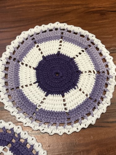 Crochet rond fait main ensemble de 3 porte-pot napperons violet 12 pouces de diamètre - Photo 4/8