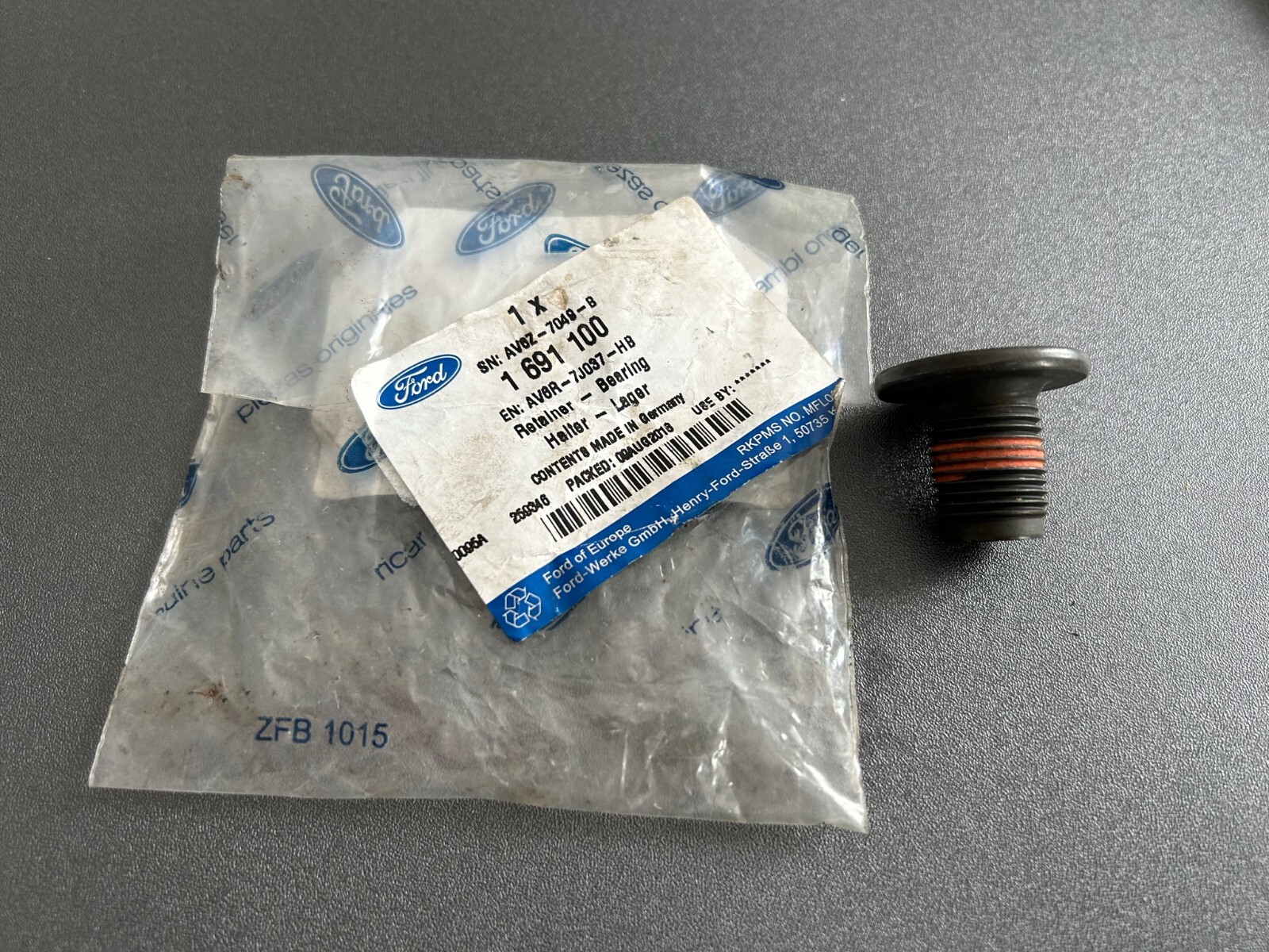 Genuine Ford Gear Output Shaft Retainer Bearing Screw 1691100 for  