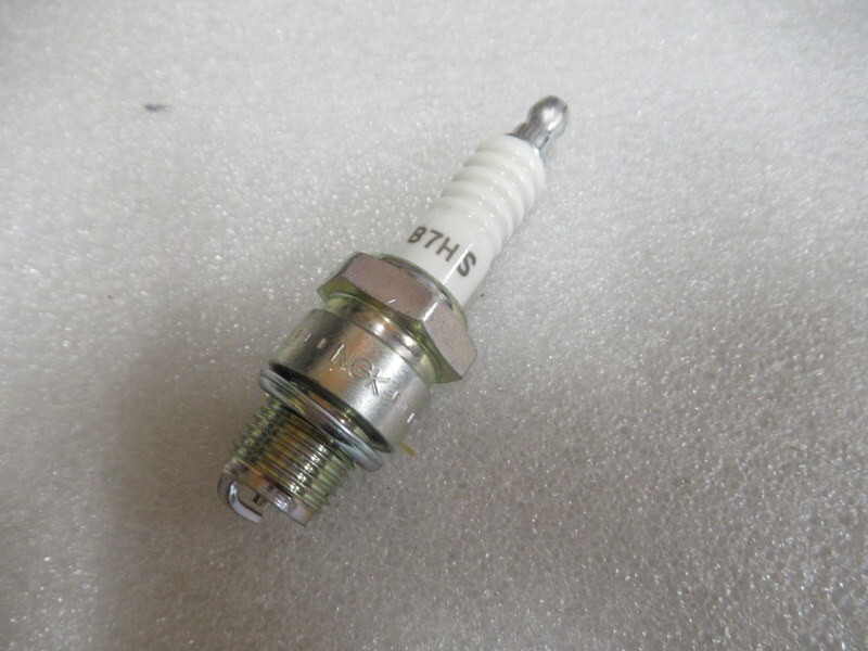 SP20 Genuine Champion Marine B7HS Spark Plug #5110 OEM New Factory Boat Parts