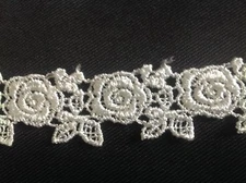 NEW 1 INCHL IVORY  ROSE AND PEDA GALLONL DESIGH VENISE LACE TRIM J'S BUTTON HOLE