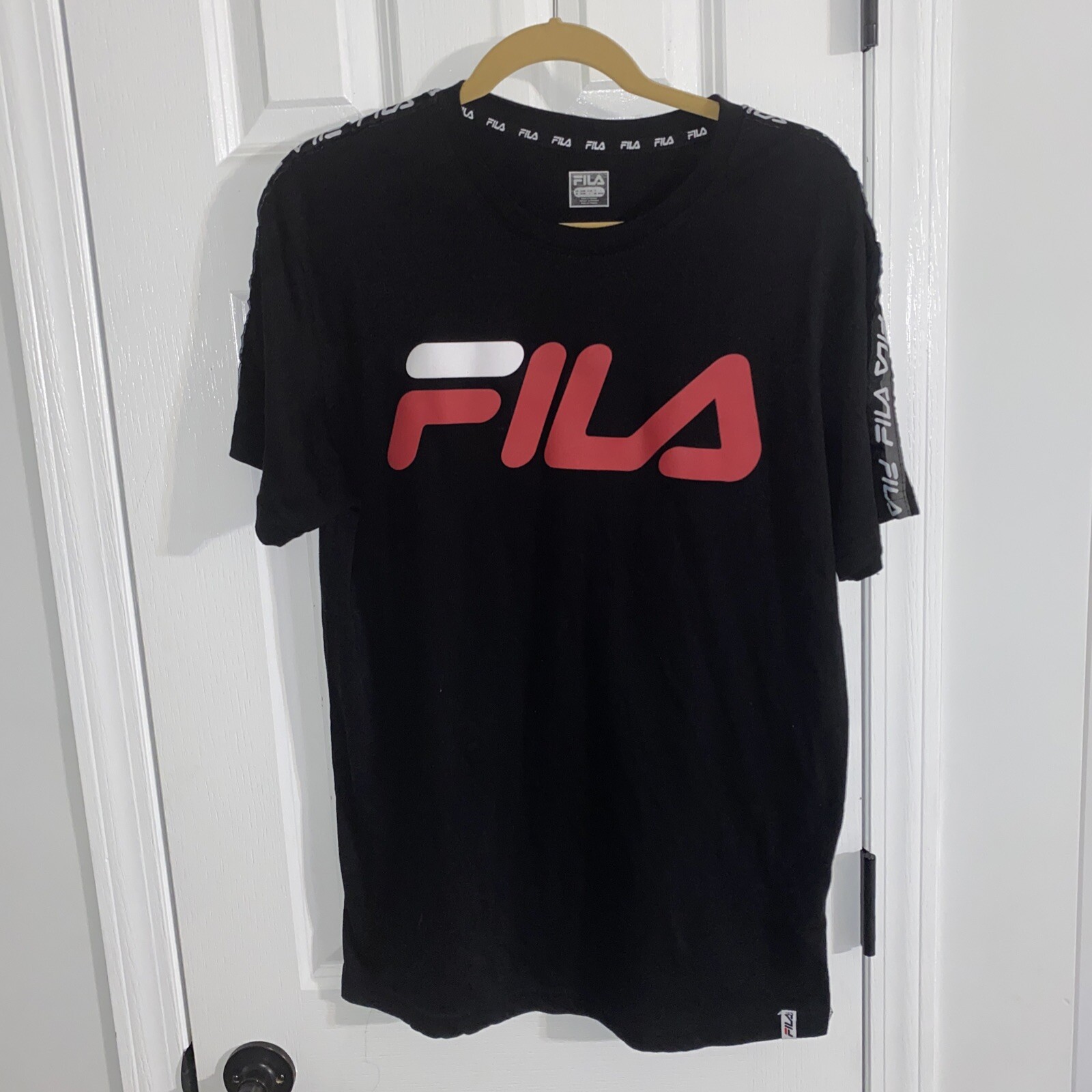 T shirt uomo FILA taglia T shirt abbigliamento sportivo Medium Spellout logo nero rosso bianco