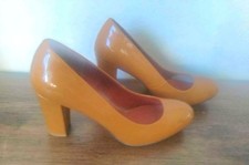 Lack Pumps NEU  von Sommerkind  in  currygelb