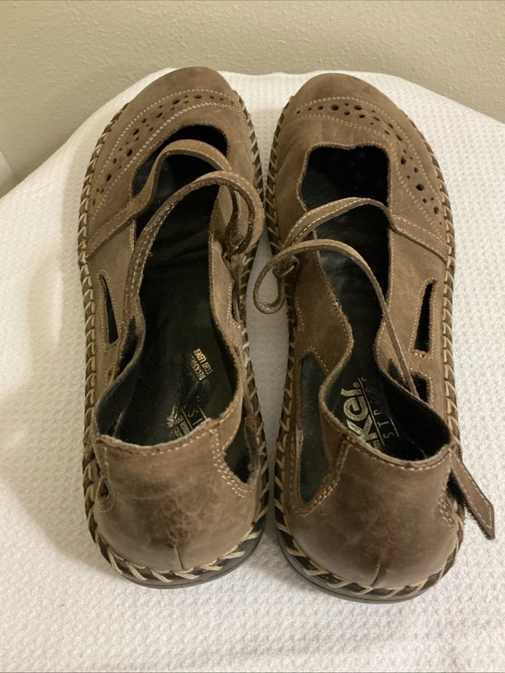 Sapatilhas de camurça marrom antiestresse Riecker Maryjane - Imagem 3 de 4