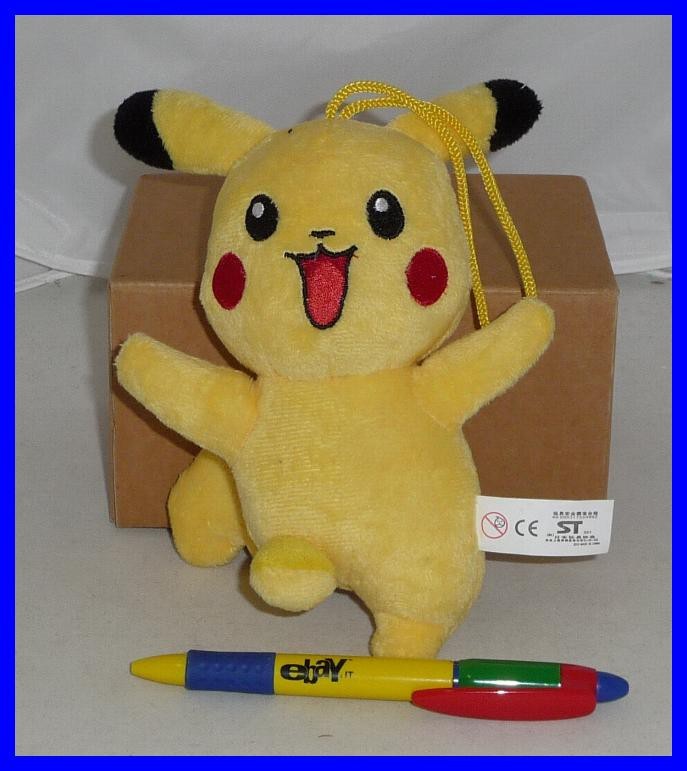 Pokemon Plschtier Pikachu 20cm mit SCHNRUNG Neu GESCHENKIDEE 3990₽