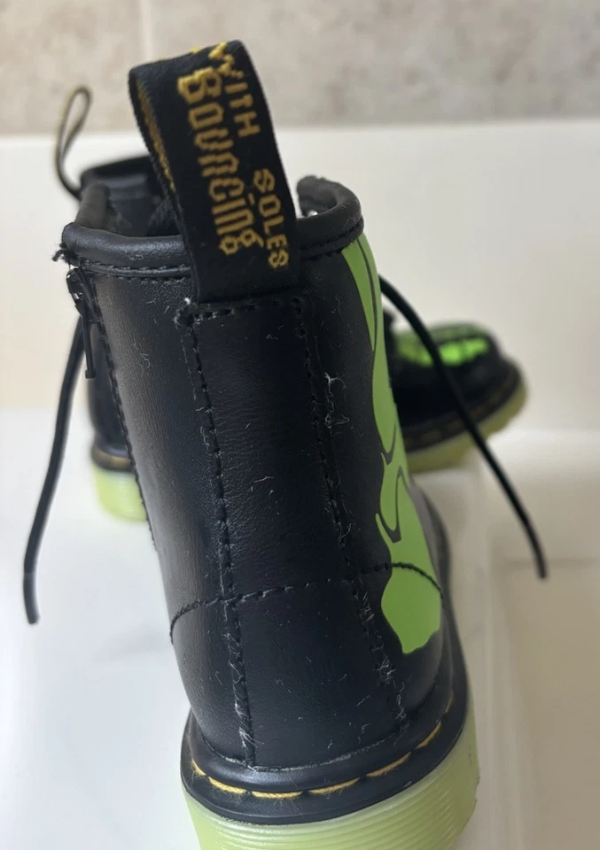 Botas de couro infantil Dr. Martens Brooklee esqueletos brilhantes no escuro tamanho 7 - Imagem 4 de 4