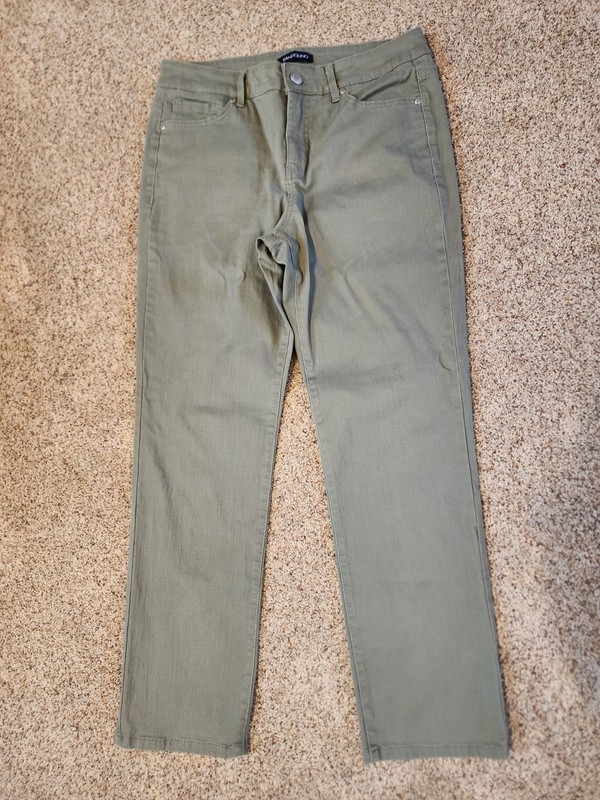 Womens 10P Petite Bandolino Sage Green Pants Mandie Style *MINT CONDITION*