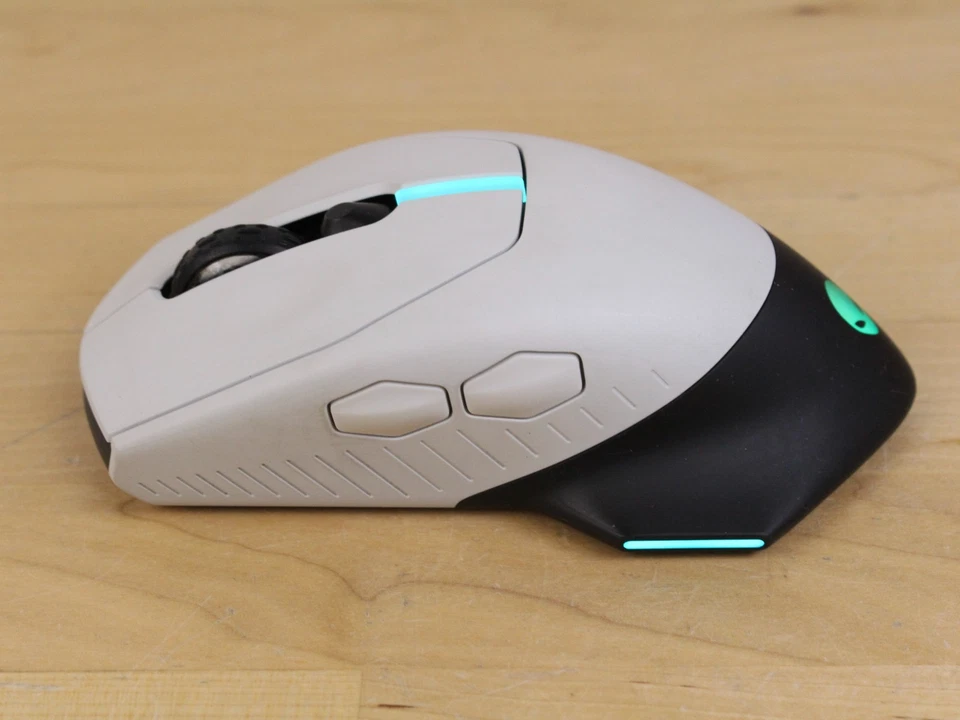 Проводная/беспроводная игровая мышь Alienware белая AW610M лунный свет с ключом - Изображение 3 из 4