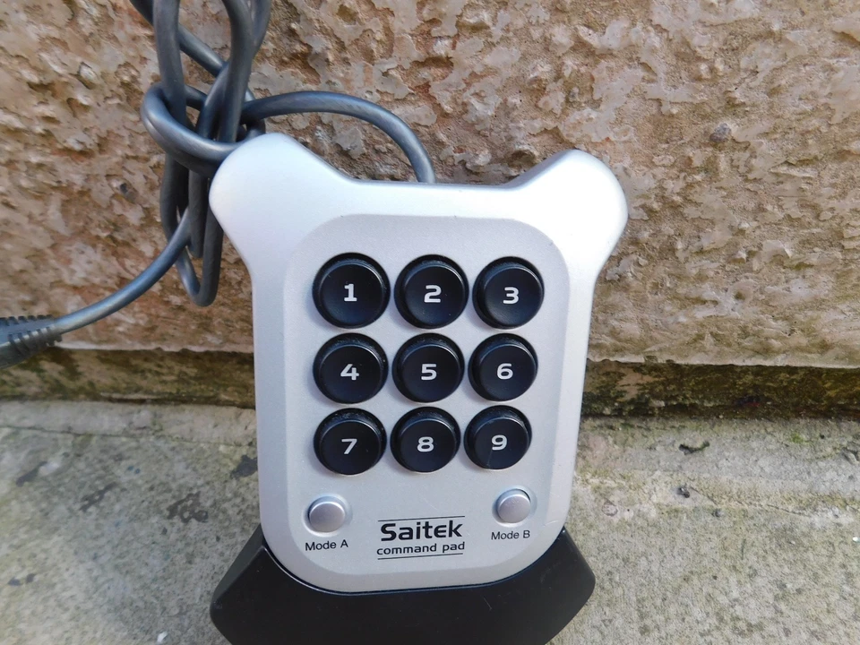 Saitek Command Pad KU-0418 PZ08AV Addon Keypad UNTESTED - Image 2 of 4
