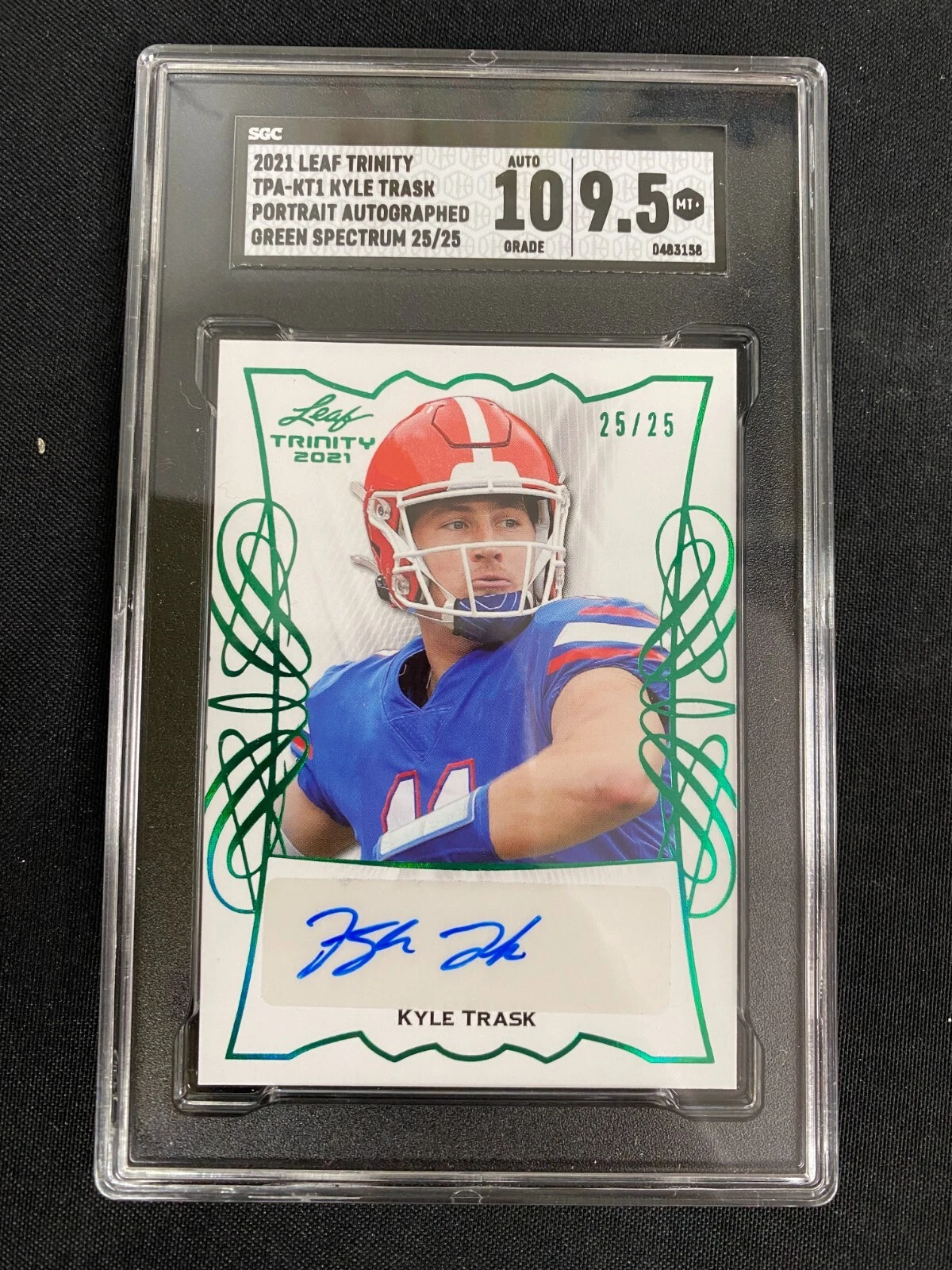 Kyle Trask Leaf Trinity Portrait Autographs #TPAKT1 Platinum Spectrum Holofoil