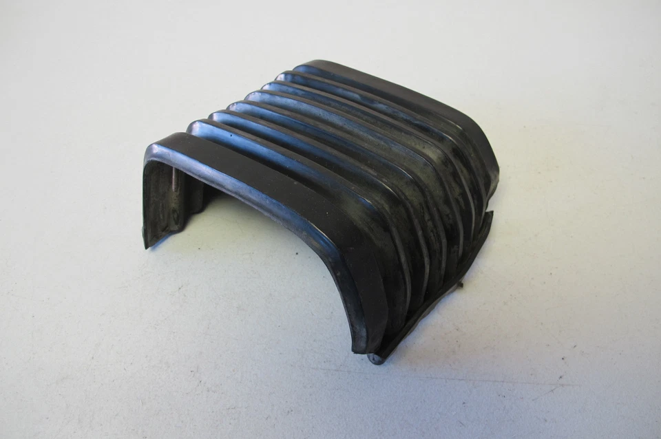 Porsche 911 74-89 Bumper Accordion 1 Pin Missing - Image 3 of 4