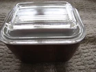 EXC Vintage PYEX Brown 501-B Refrigerator Dish w Ribbed Glass Lid 1 1/2 Cup 1.5
