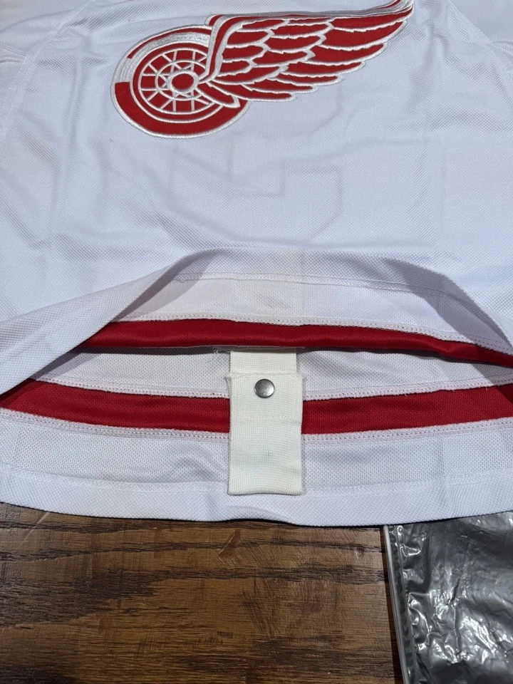 Camiseta Gordie Howe CCM Blanca #9 Detroit Red Wings Talla 48 Foto 4 de 4