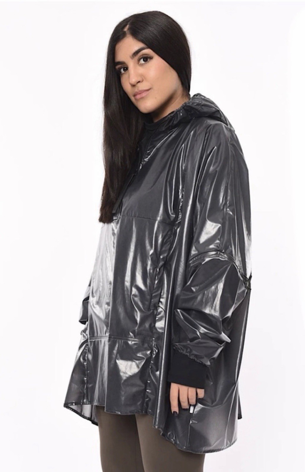 Chaqueta de Lluvia Anorak Negra Ultraligera Marca RAINS Talla Grande Nueva con Etiquetas $250 Poncho Transparente