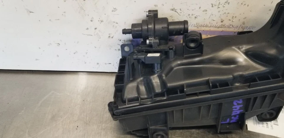 MERCEDES BENZ AMG E63S W213 18 4,0 L FILTRO DE AIRE CAJA DE AIRE CONDUCTOR IZQUIERDO Foto 2 de 4