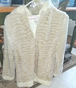 Gorgeous  vintage faux fur coat for women White Sz M 10-12