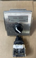 Lot Of 2Allen Bradley 800H-HR2 Ser F Selector Switch w/ 800T-XD1 Contact Block