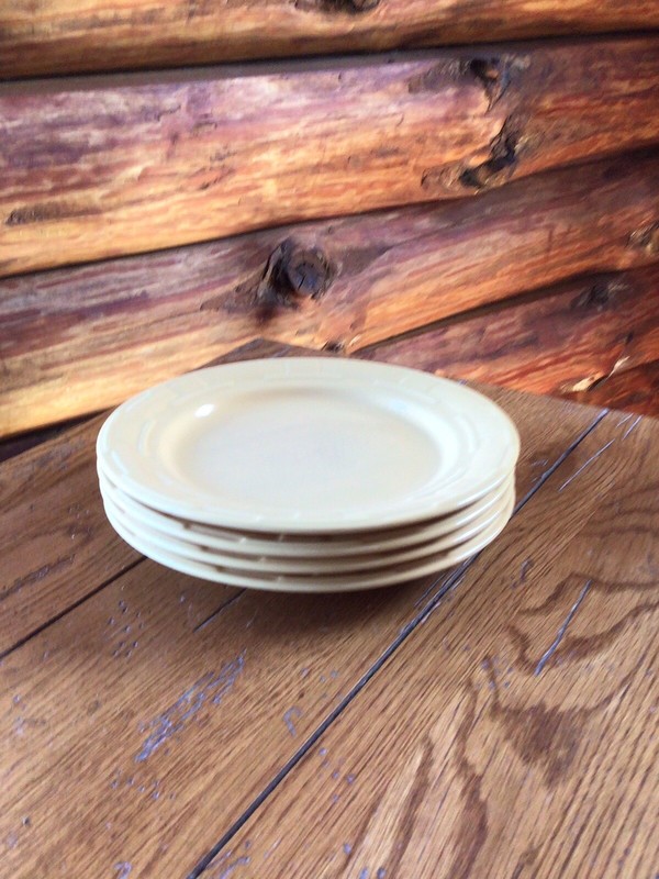 Longaberger Set Of 4 Butternut Luncheon Plates~Brand New