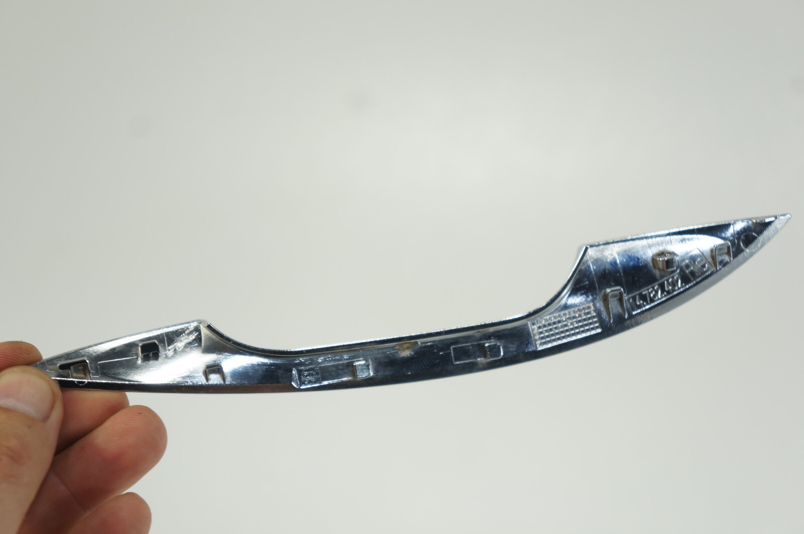 2017-2020 BENTLEY CONTINENTAL GT PASSENGER RIGHT CHROME DOOR MOLDING HANDLE OEM