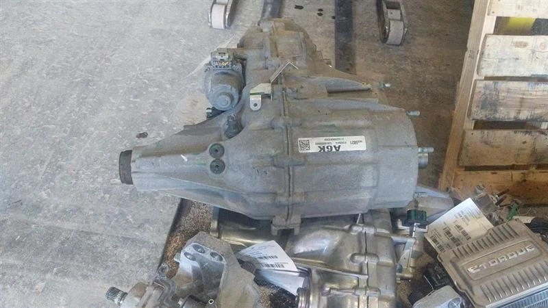 Chevrolet Suburban 1500 2020 caja de transferencia 2610750 Foto 3 de 4