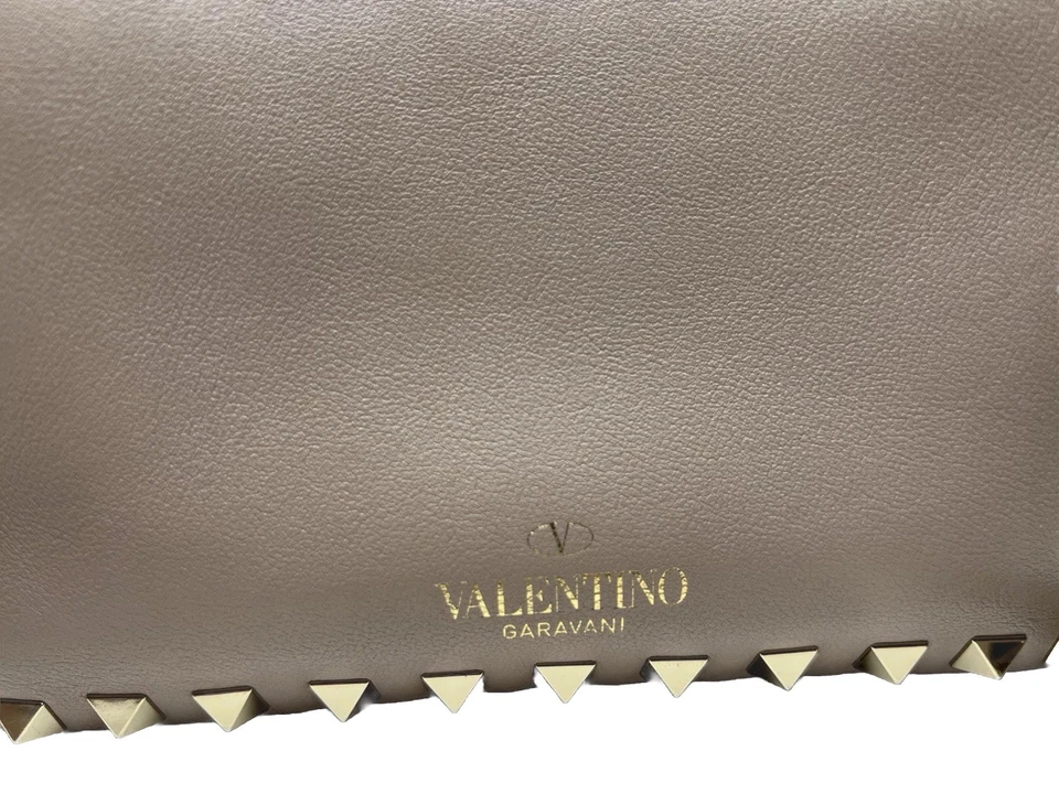 Bolsa tiracolo Valentino Garavani usada couro Rockstud câmera - Imagem 2 de 4