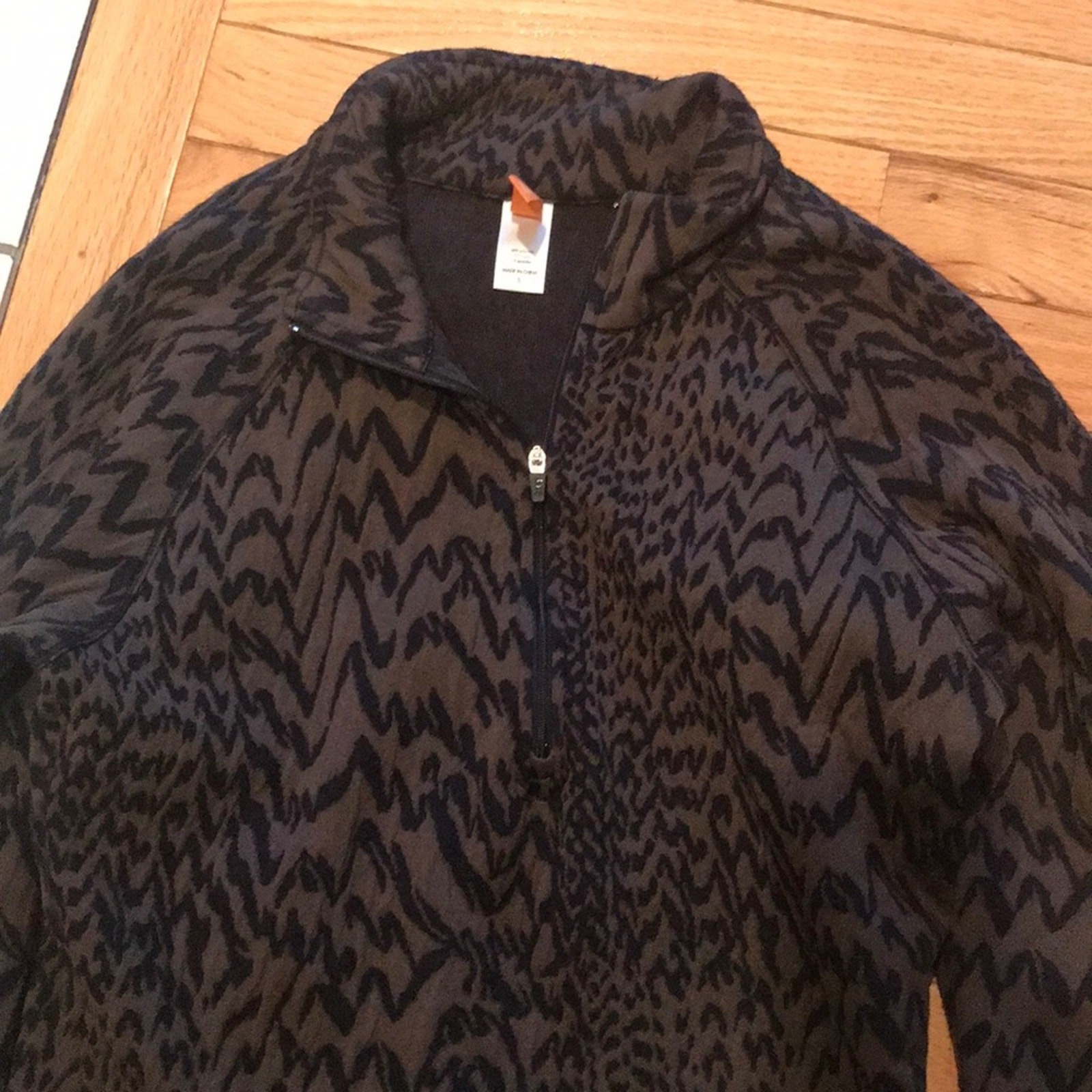 Lucy leopard pattern quarter zip small - image 4