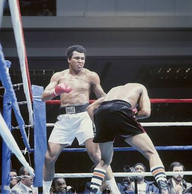 WBC WBA Heavyweight Title Muhammad Ali in action vs Leon Spinks at- Old Photo