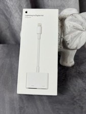 Apple MW2P3AM/A Lightning Digital A/V HDMI Adapter,iPhone 14/13/12 to TV Adapter