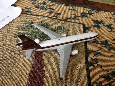 UPS United Parcel Service Md 11 ups 1:400 new old colors with stand no box