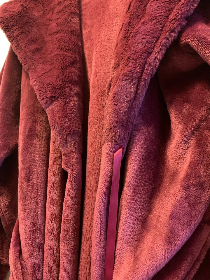 Dennis Basso 毛绒和人造毛皮连帽长袍 均码 适合覆盆子 — 第 4/4 张图片