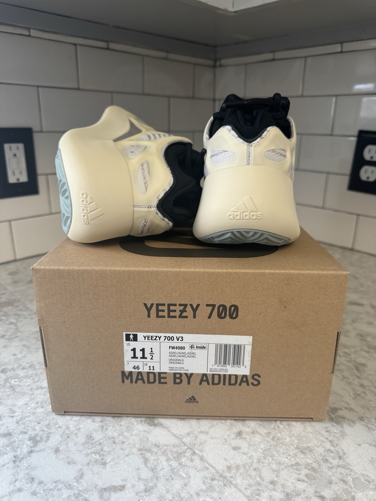 Size 11.5 - adidas Yeezy Boost 700 V3 Azael thumbnail 9