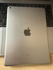 Apple iPad 5th Gen. 32GB, Wi-Fi, 9.7in - Silver