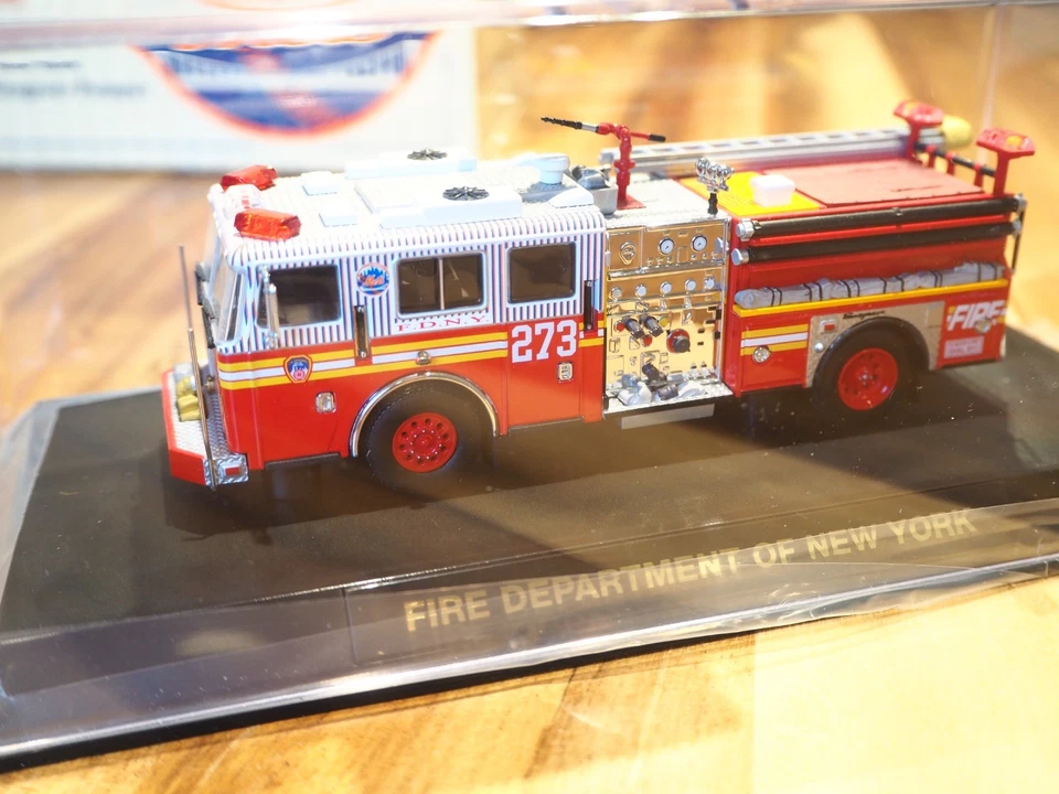 Code 3 FDNY 1:64 Limited Edt. Seagrave Pumper E 273 New York Mets !! - Bild 2 von 4