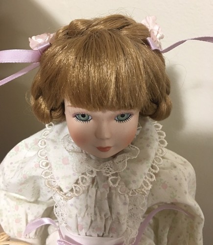 New Gorham Gifts of the Garden Collection 15" Alisa Porcelain Musical Doll - Picture 4 of 12