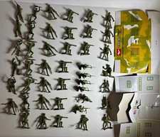 Tim Mee Plastic U.S. Army Men 44 Soldiers PLUS 2 Thin Cardboard Buildings 1/32
