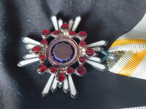 Japan Orders Of The Sacred Treasure 6th Class Medal Badge w/Box-h0108-2 - Picture 3 of 15