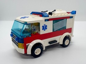 LEGO CITY: Ambulance (7890)  complete-118 pieces 1 Minifig