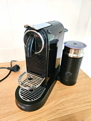 De'Longhi Nespresso Kapsel Kaffeemaschine schwarz mit Aeroccino Milchaufschäumer