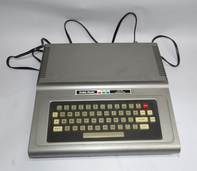 Radio Shack TRS-80 26-3004A Color Computer - 26-3018 - Powers ON